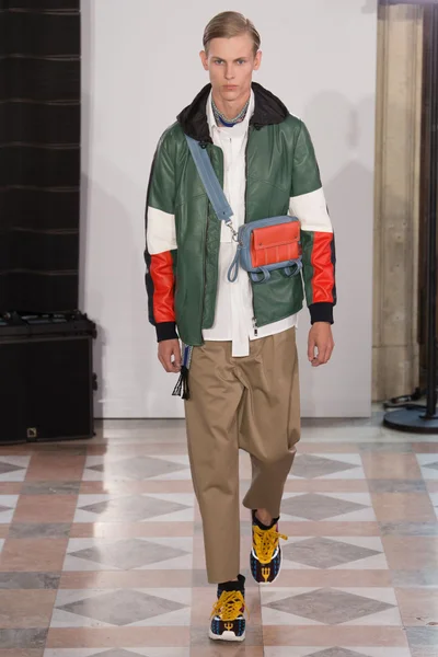 Look 14